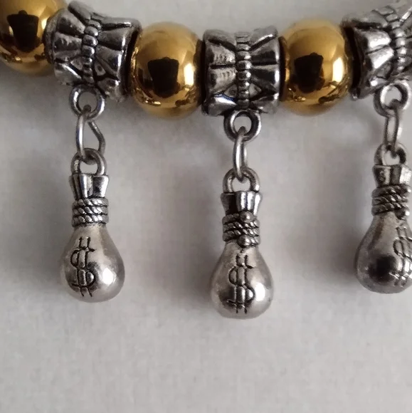 Ladies Handmade Necklace with a Fancy Magnetic Clasps - Picture 5 of 5